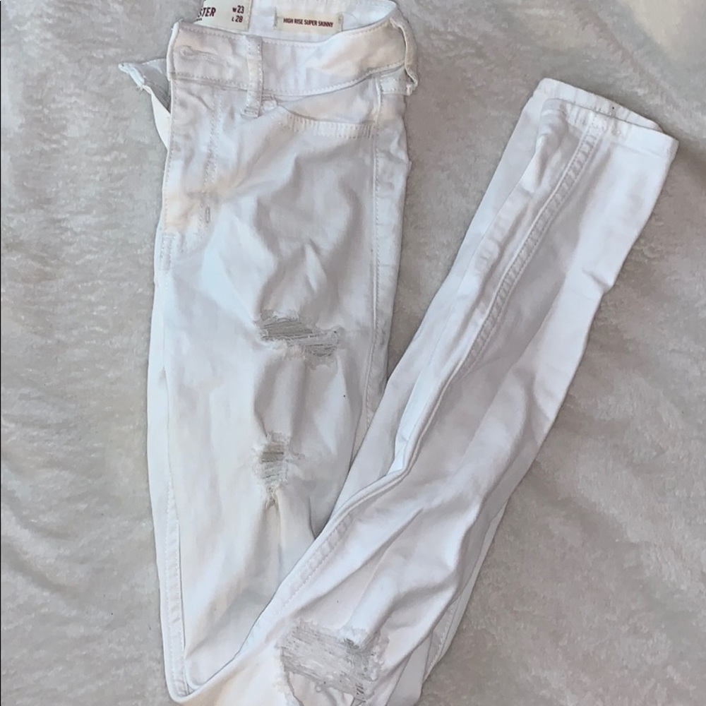 white ripped hollister skinny jeans